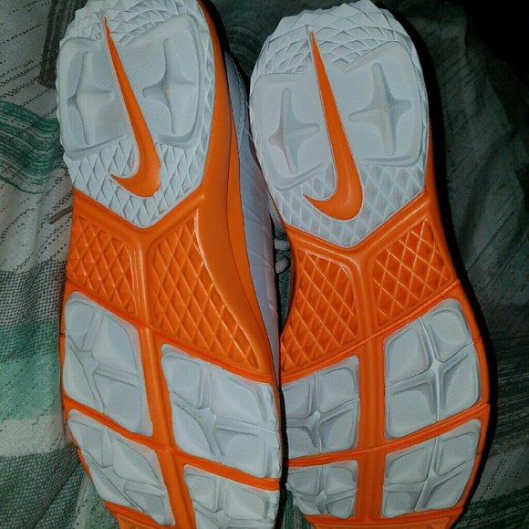 BRAND NEW NIKE GOLF SHOES - Picture 3 of 4